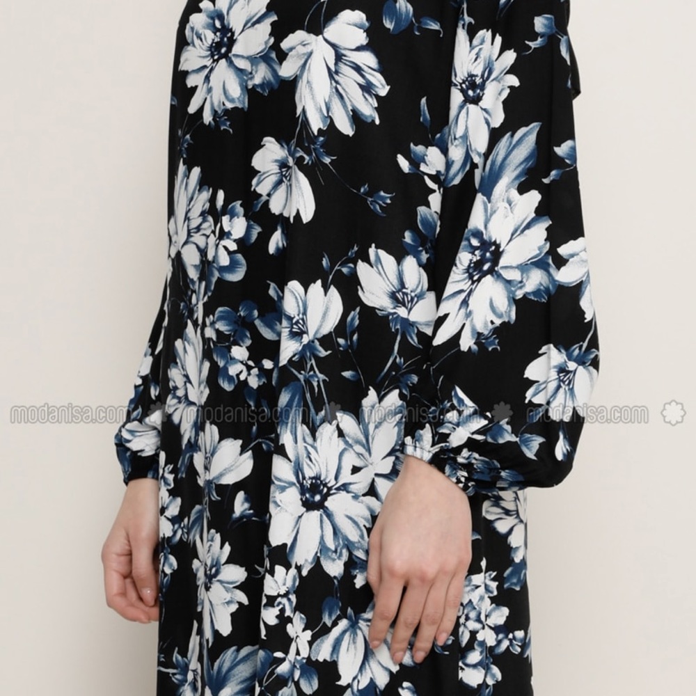 Black floral crew neck dress
